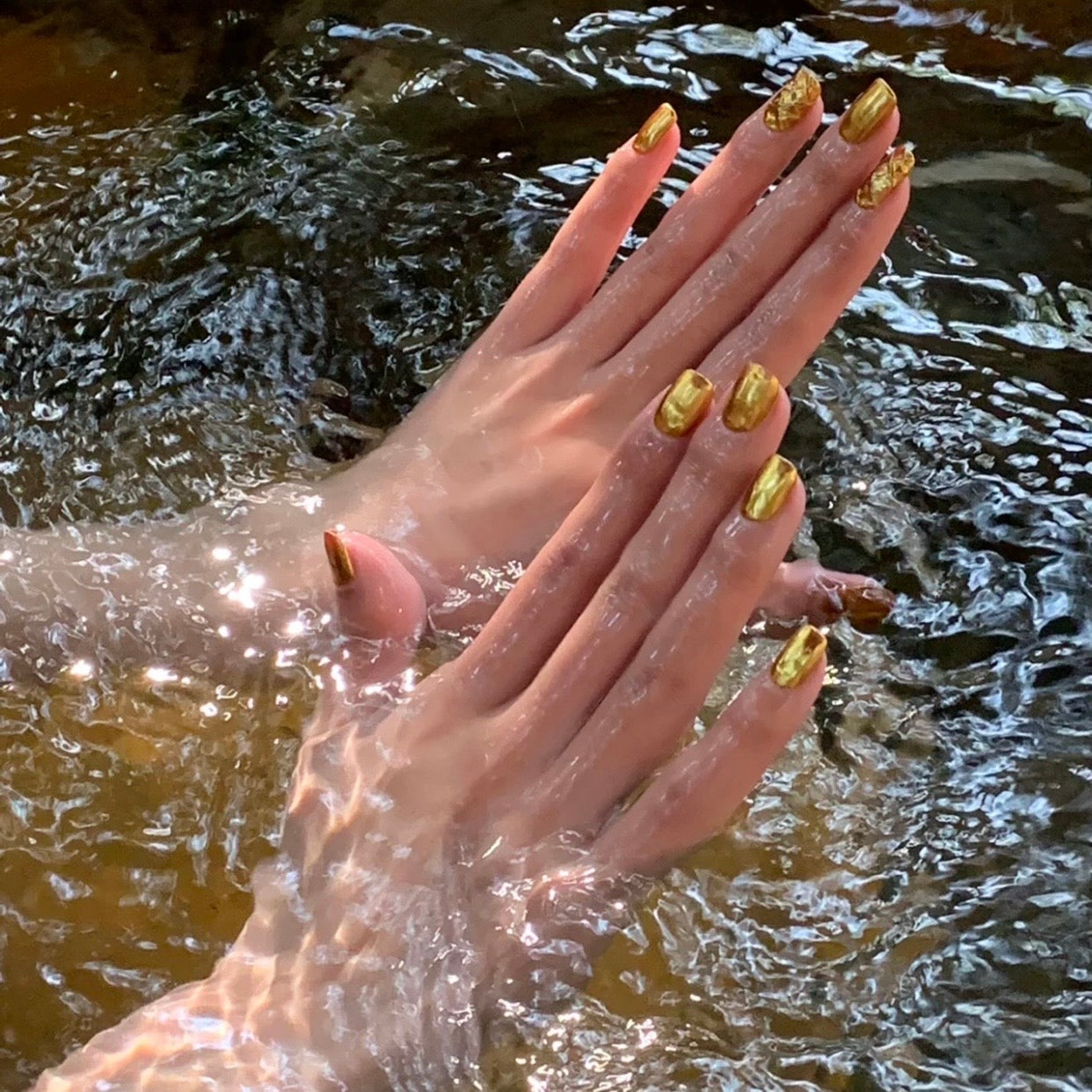 M01- Gold Mirror Chrome