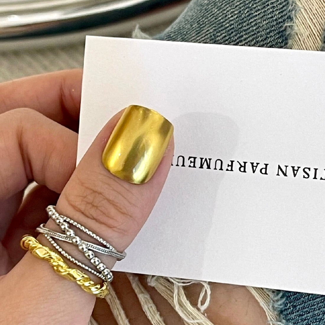 M01- Gold Mirror Chrome